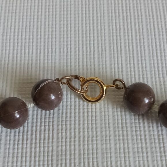 Brown Marbled Design Acrylic Beaded Single Strand Vintage Fashion Necklace - Picture 8 of 9